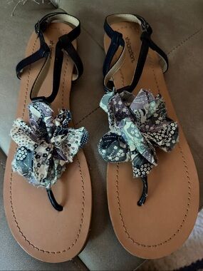 Xhilaration Navy Floral T-Strap Sandals with Multicolor Fabric Flower